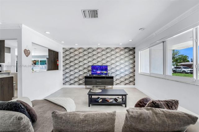 5424 Garfield Street, Hollywood, FL 33021