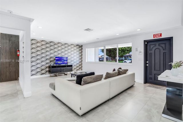5424 Garfield Street, Hollywood, FL 33021