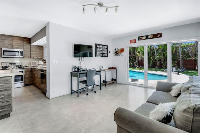 5424 Garfield Street, Hollywood, FL 33021