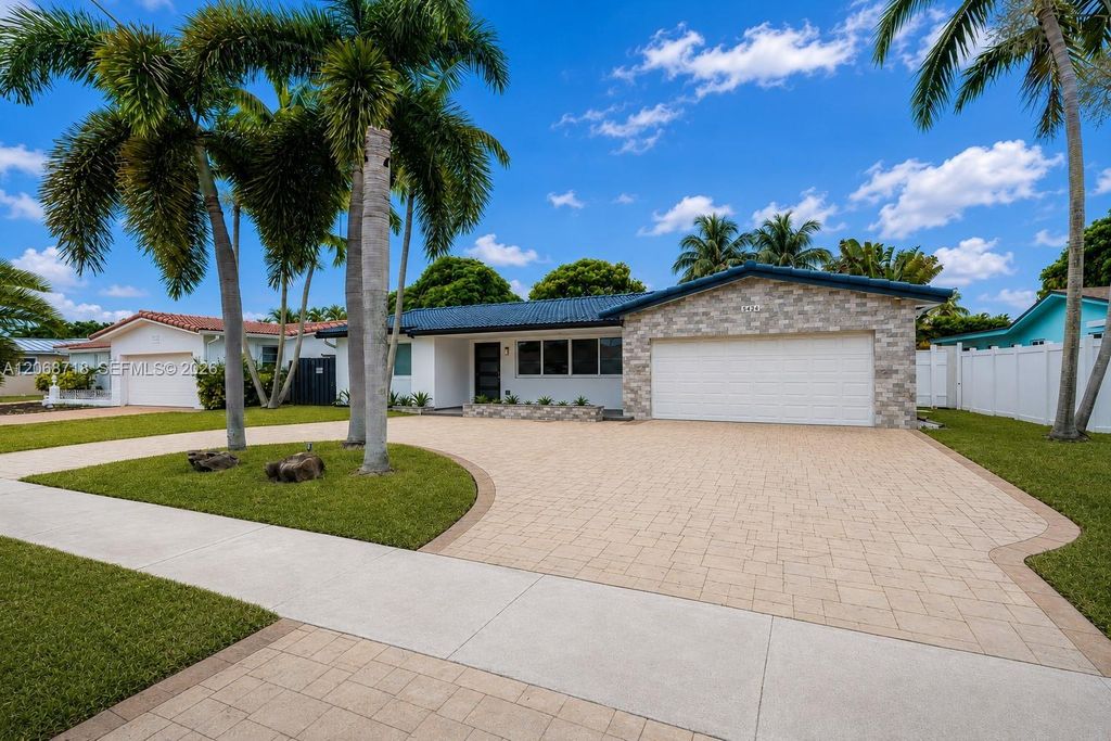 5424 Garfield Street, Hollywood, FL 33021