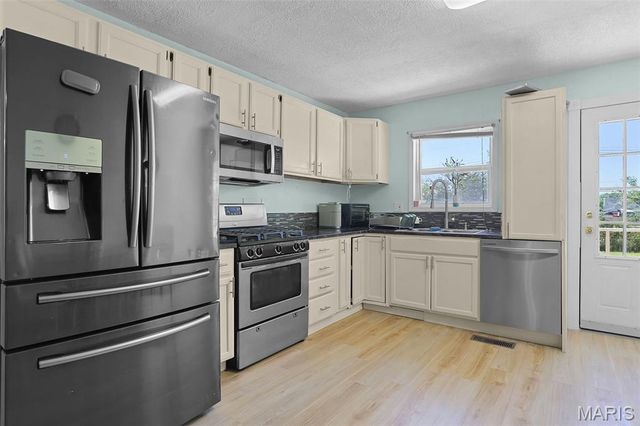 72 University Drive, Granite City, IL 62040