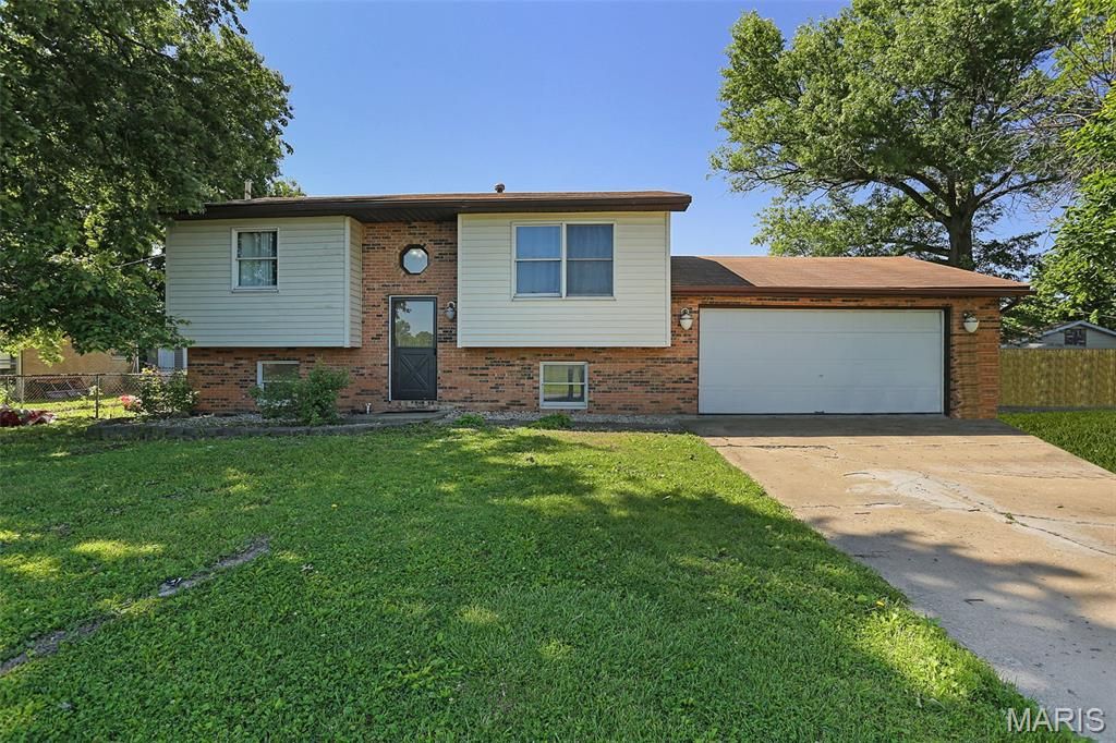 72 University Drive, Granite City, IL 62040