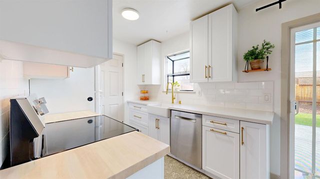 779 Bernice Ave, Rohnert Park, CA 94928