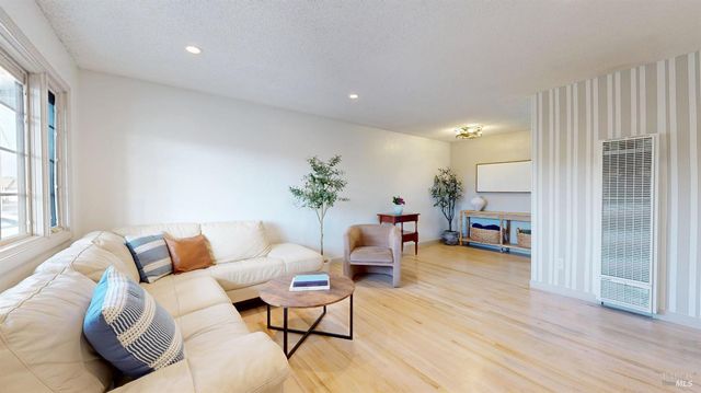 779 Bernice Ave, Rohnert Park, CA 94928