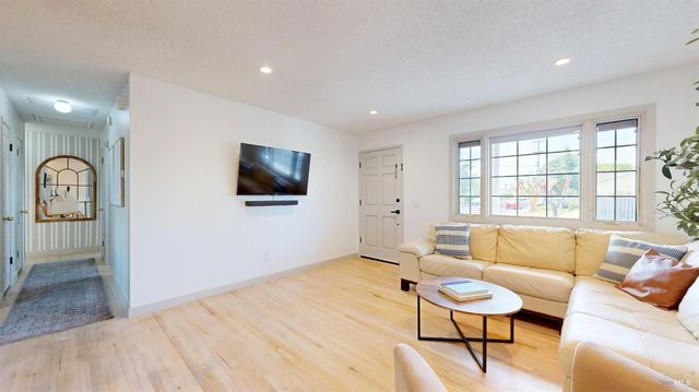 779 Bernice Ave, Rohnert Park, CA 94928