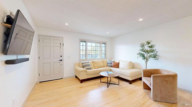 779 Bernice Ave, Rohnert Park, CA 94928