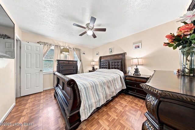 1002 Andle Ct, Louisville, KY 40214