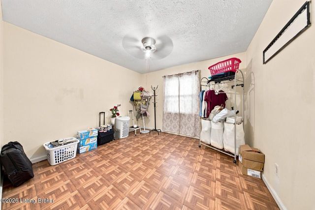 1002 Andle Ct, Louisville, KY 40214
