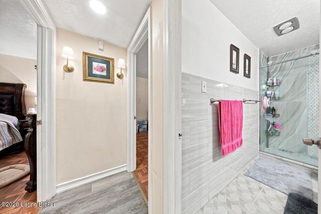 1002 Andle Ct, Louisville, KY 40214