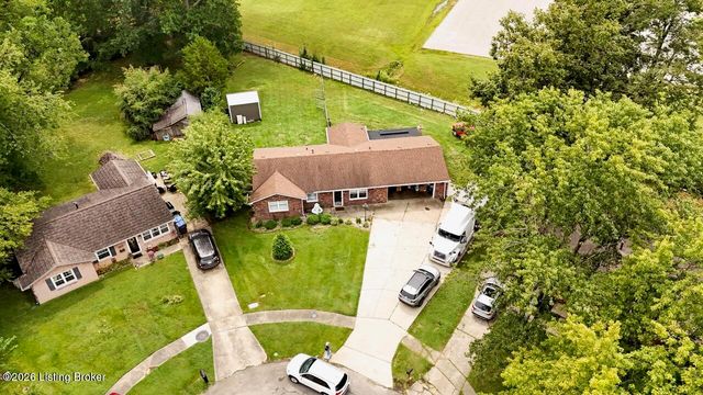 1002 Andle Ct, Louisville, KY 40214