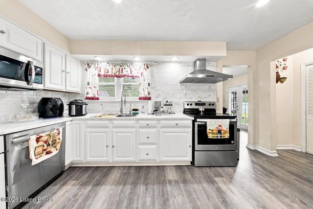 1002 Andle Ct, Louisville, KY 40214