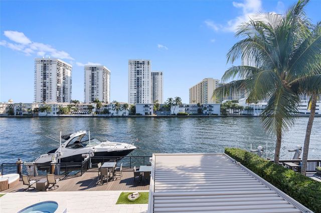 1555 Windjammer Way, Hollywood, FL 33019