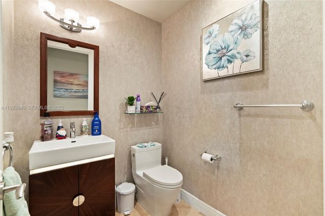1555 Windjammer Way, Hollywood, FL 33019