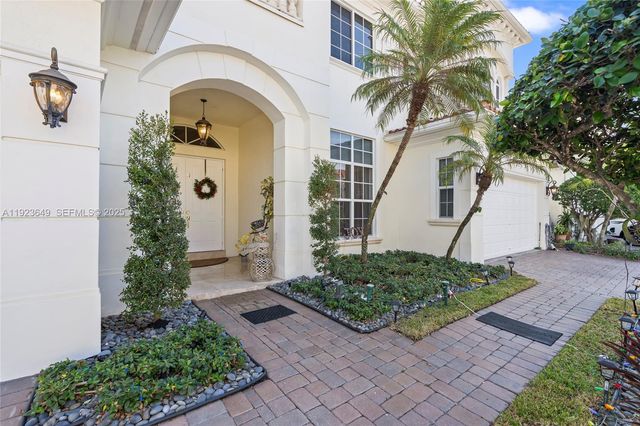 1555 Windjammer Way, Hollywood, FL 33019