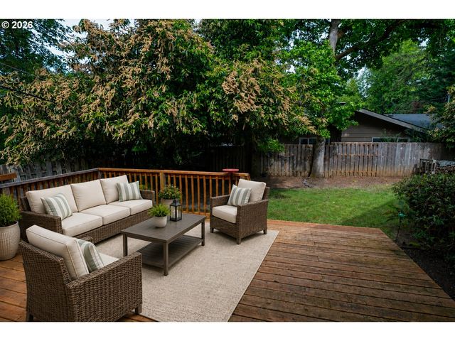 1795 KILKENNY Rd, Lake Oswego, OR 97034