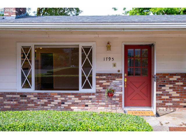 1795 KILKENNY Rd, Lake Oswego, OR 97034
