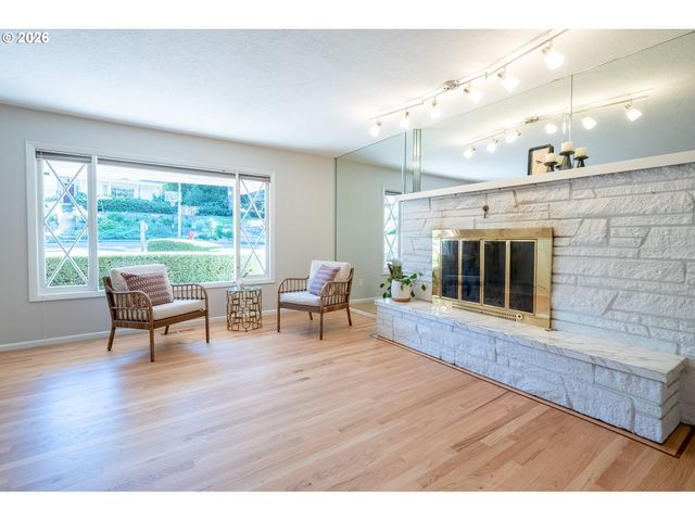 1795 KILKENNY Rd, Lake Oswego, OR 97034