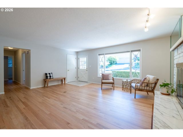 1795 KILKENNY Rd, Lake Oswego, OR 97034