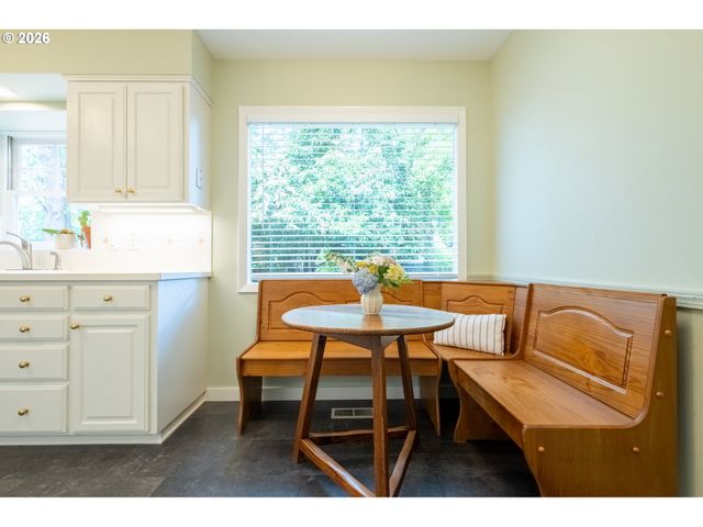 1795 KILKENNY Rd, Lake Oswego, OR 97034