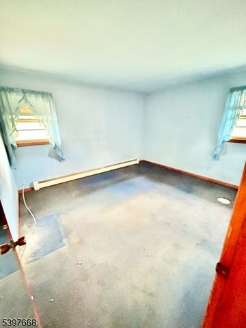 52 N 7Th St, Kenilworth Boro, NJ 07033