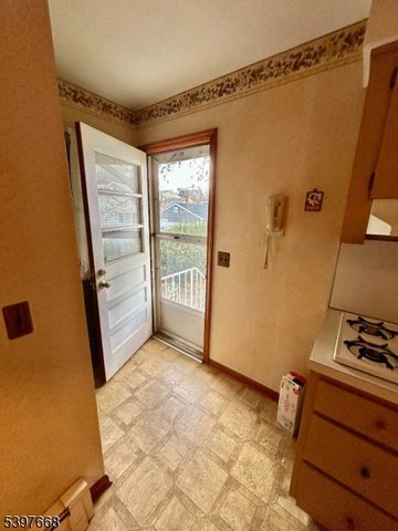 52 N 7Th St, Kenilworth Boro, NJ 07033