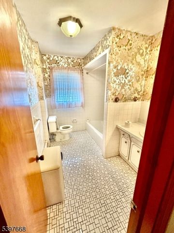 52 N 7Th St, Kenilworth Boro, NJ 07033