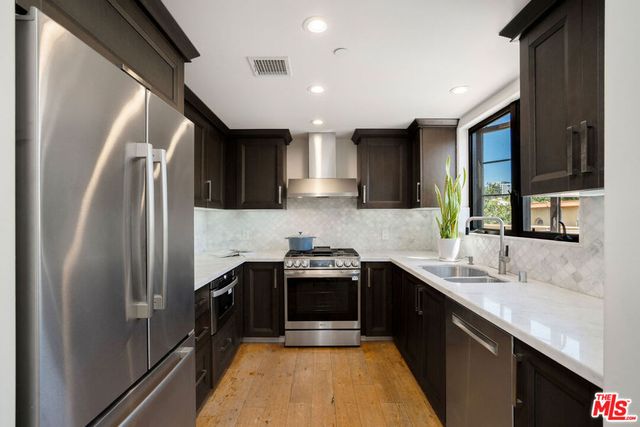 10523 Ashton Avenue 301, Los Angeles, CA 90024