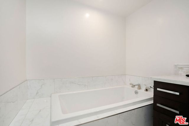 10523 Ashton Avenue 301, Los Angeles, CA 90024