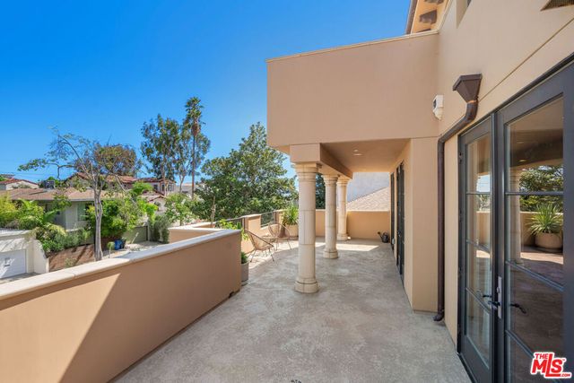 10523 Ashton Avenue 301, Los Angeles, CA 90024