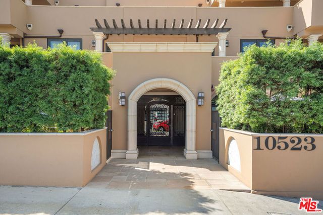 10523 Ashton Avenue 301, Los Angeles, CA 90024