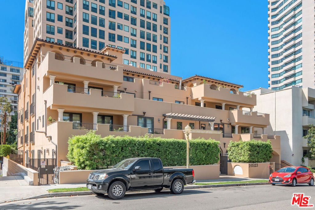 10523 Ashton Avenue 301, Los Angeles, CA 90024