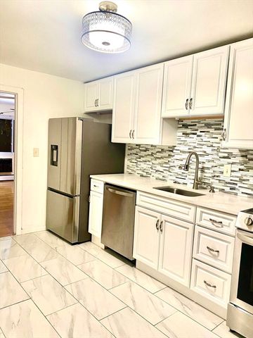 66 Bryon Rd 5, Boston, MA 02467