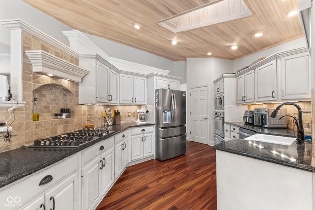 1126 Timber Climb Drive, Avon, IN 46123