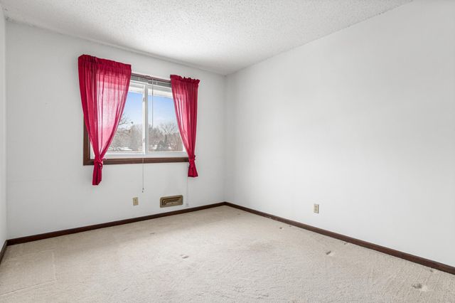 3907 Conroy Trail, Inver Grove Heights, MN 55076