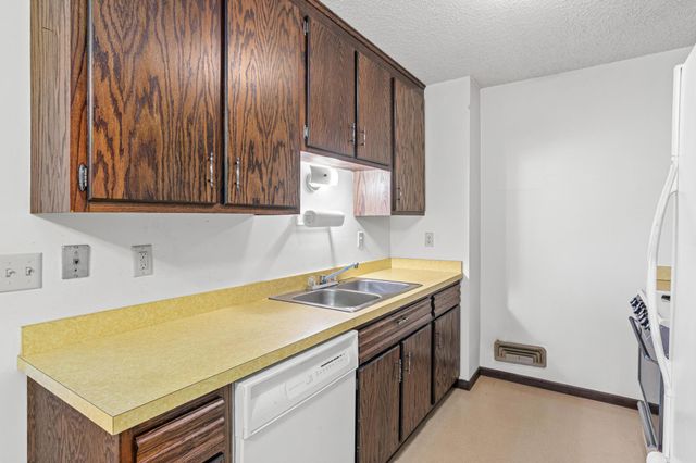 3907 Conroy Trail, Inver Grove Heights, MN 55076