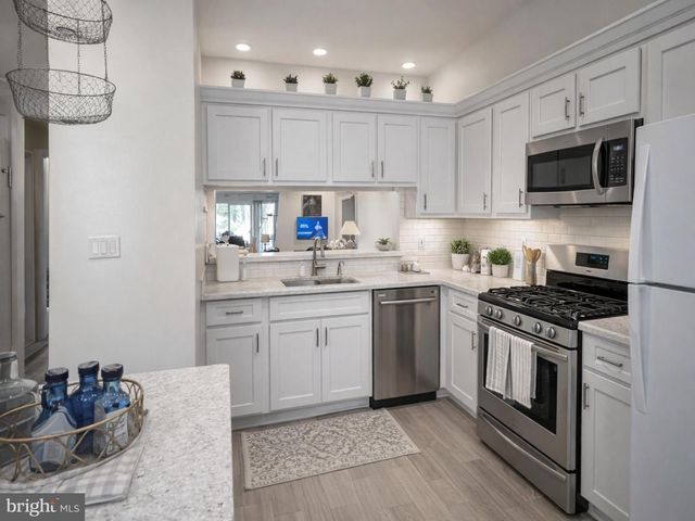 152 CLUB PL, Galloway, NJ 08205