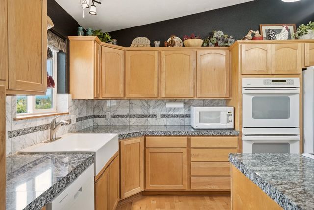 6211 N Blue Skies Ln, Newman Lake, WA 99025
