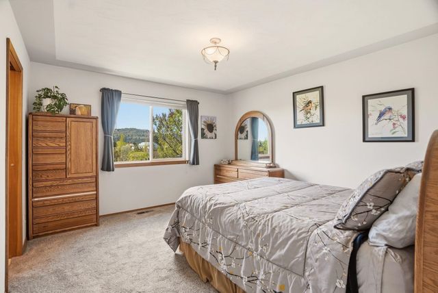 6211 N Blue Skies Ln, Newman Lake, WA 99025