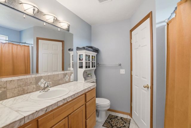 6211 N Blue Skies Ln, Newman Lake, WA 99025
