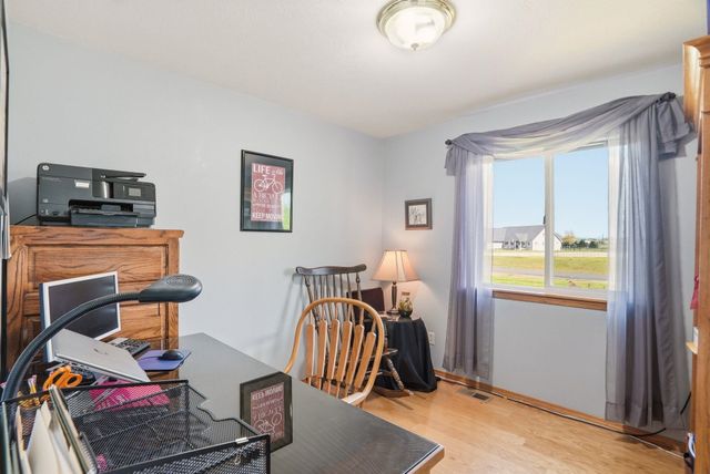 6211 N Blue Skies Ln, Newman Lake, WA 99025