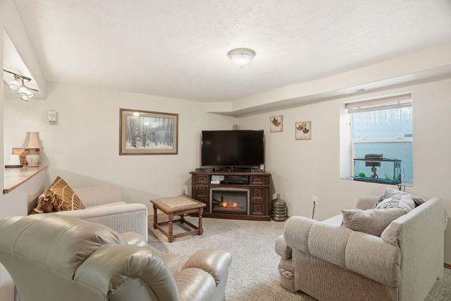 6211 N Blue Skies Ln, Newman Lake, WA 99025