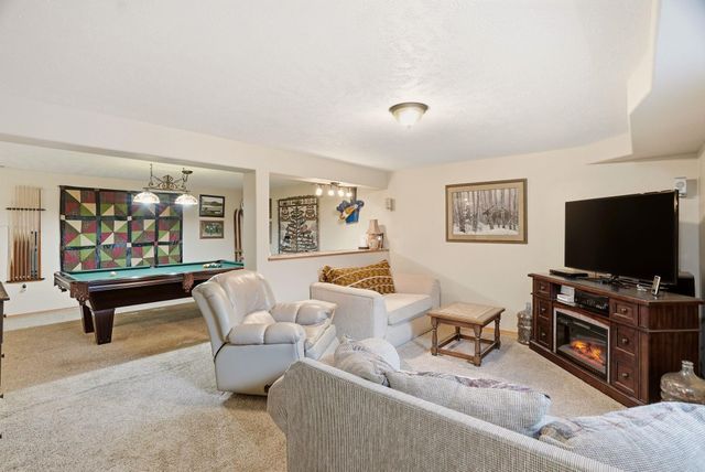 6211 N Blue Skies Ln, Newman Lake, WA 99025