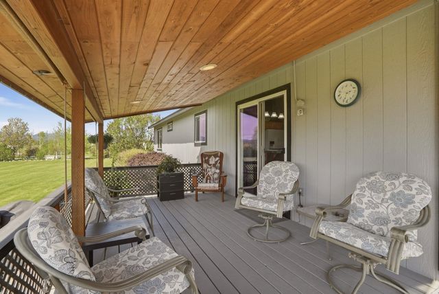 6211 N Blue Skies Ln, Newman Lake, WA 99025
