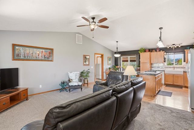 6211 N Blue Skies Ln, Newman Lake, WA 99025