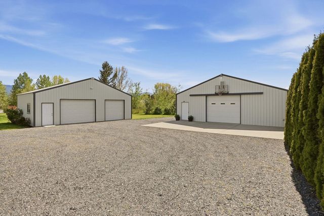 6211 N Blue Skies Ln, Newman Lake, WA 99025