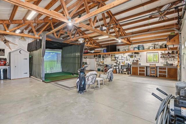 6211 N Blue Skies Ln, Newman Lake, WA 99025