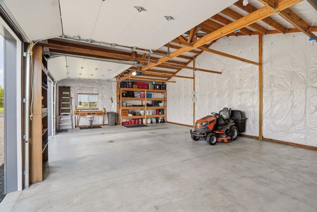 6211 N Blue Skies Ln, Newman Lake, WA 99025