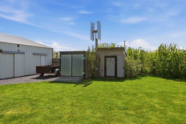6211 N Blue Skies Ln, Newman Lake, WA 99025