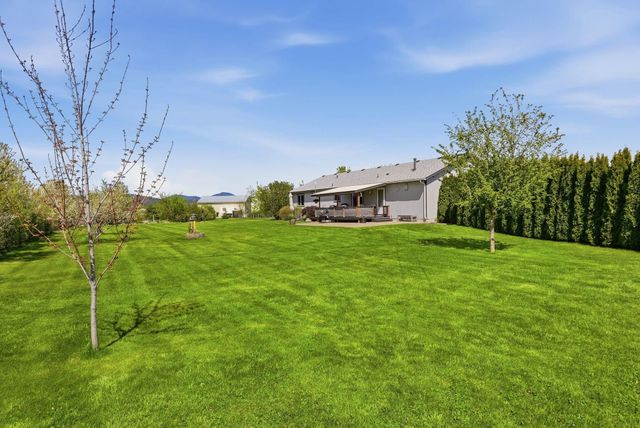 6211 N Blue Skies Ln, Newman Lake, WA 99025
