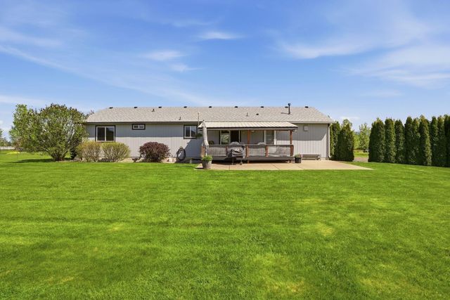 6211 N Blue Skies Ln, Newman Lake, WA 99025